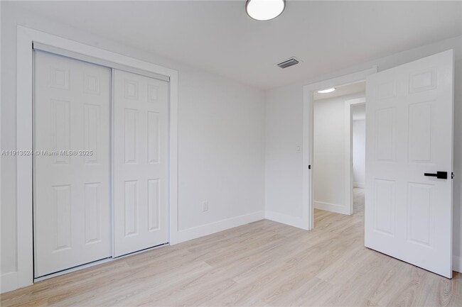 Building Photo - 6044 SW 37th St