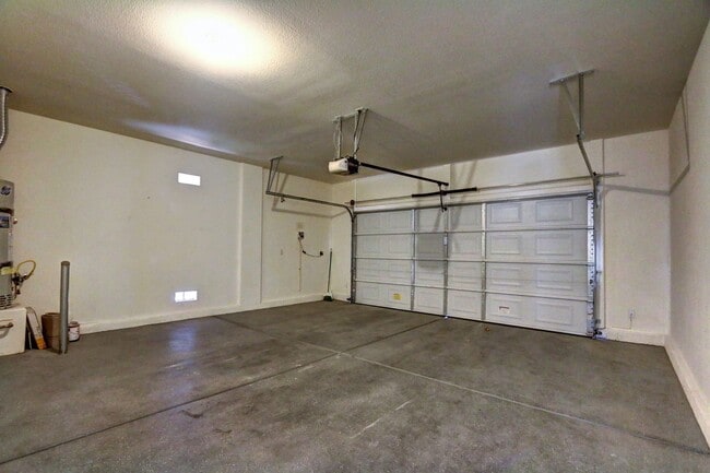 Building Photo - Welcome Home! Beautiful Single Story Home