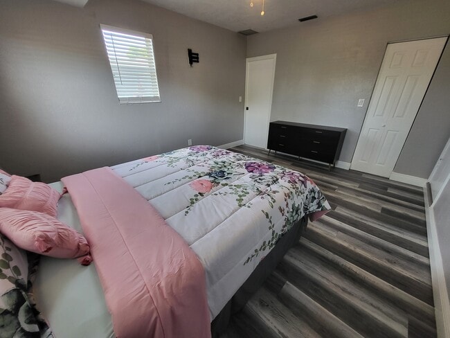 Building Photo - Lime Way