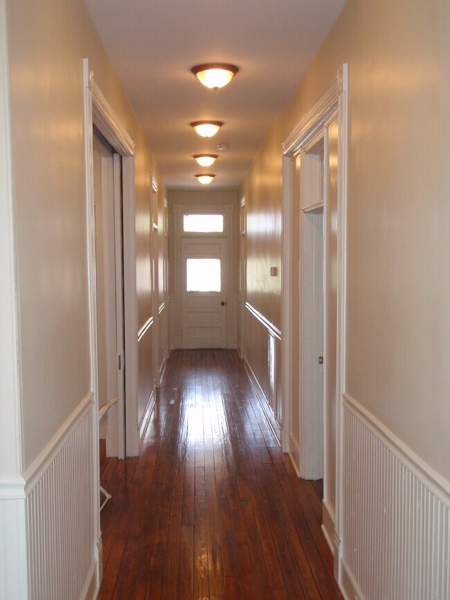 Building Photo - 211 Ashley Ave