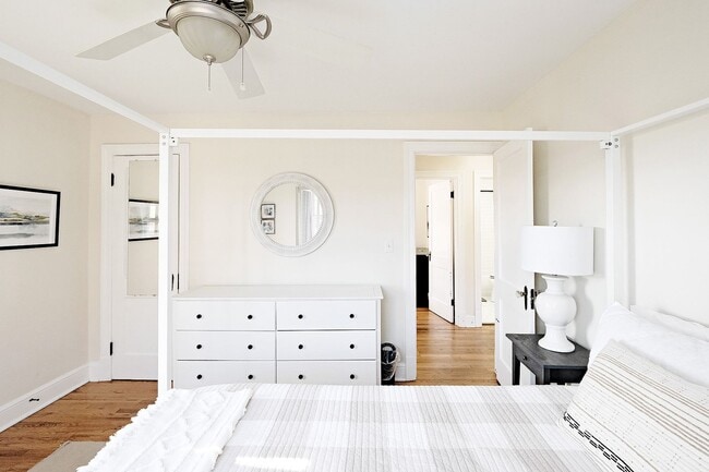 Building Photo - Charming City Cottage With Fenced Yard