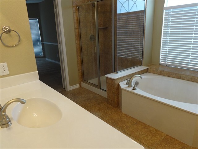 Building Photo - 808 Warwick Ct