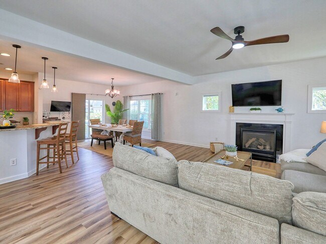 Building Photo - Spacious 3BR / 3.5BA Single family home • 2,500 Sq Ft • Baywood