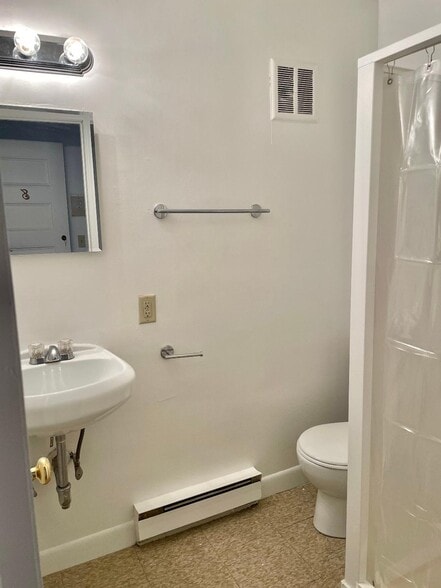 Building Photo - 7 Miner St