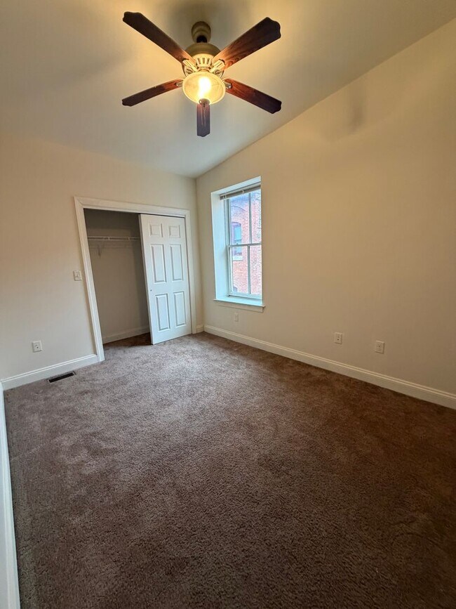 Building Photo - 22 N George St