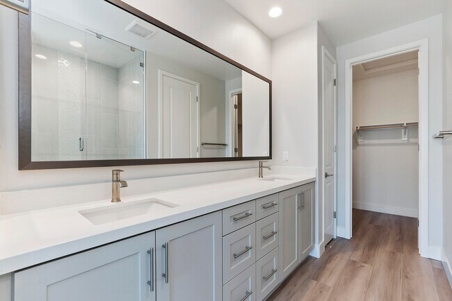 Building Photo - 51600 Sidewinder Dr