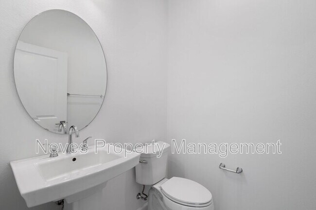 Building Photo - 1601 Pinecliff Dr