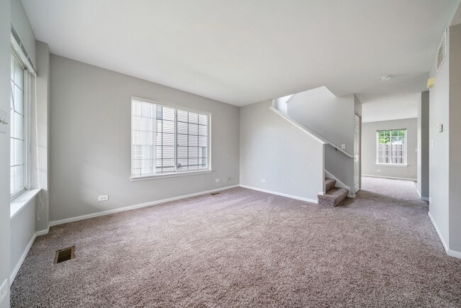 Building Photo - Beautiful 3 Bedroom 2 Bath Home in Lake in the Hills!