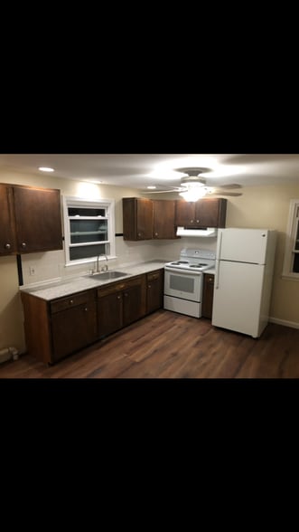 Building Photo - 6 Colonial Dr