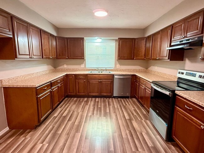 Building Photo - Updated and Spacious 3 Bed 2 Bath Duplex in NW OKC! *MOVE IN SPECIAL!