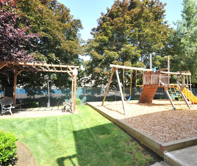 Building Photo - Emerald Pointe Apartments