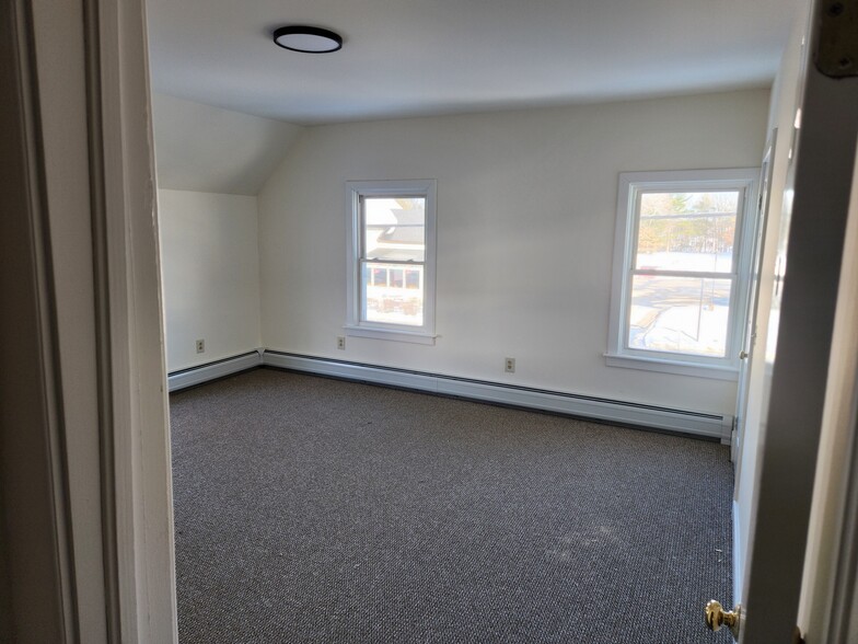 large bedroom - 115 Center Rd