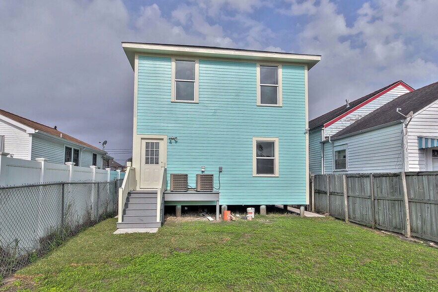 Exterior - Rear - 1341 Independence Street