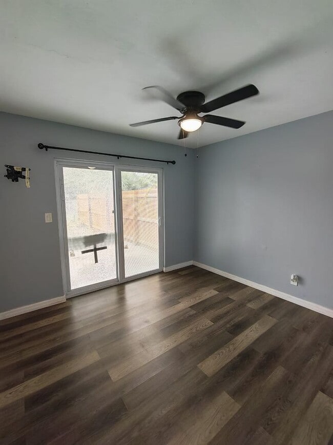 Building Photo - Charming 2-Bedroom Duplex Near Fossil Park...