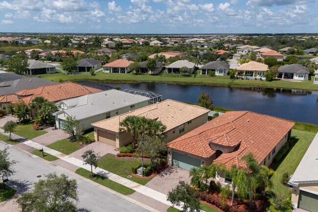 Building Photo - 11263 SW Barton Way