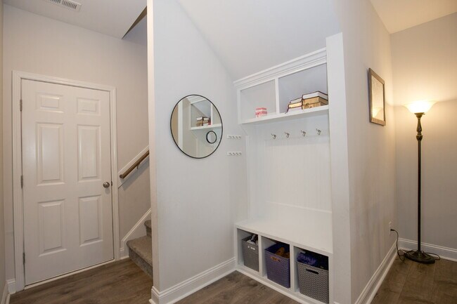 Building Photo - "Spacious 4-Bedroom Gem with 3 Full Baths - 2344 Sq Ft of Comfort on Stackhouse Drive!"