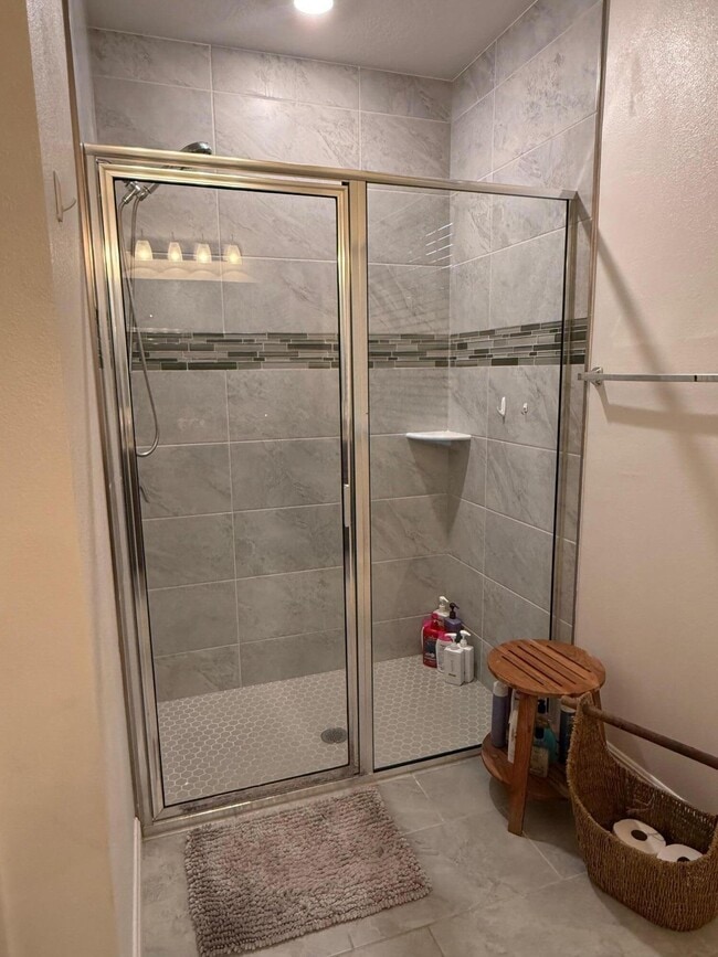 Building Photo - 878 SW Haas Ave