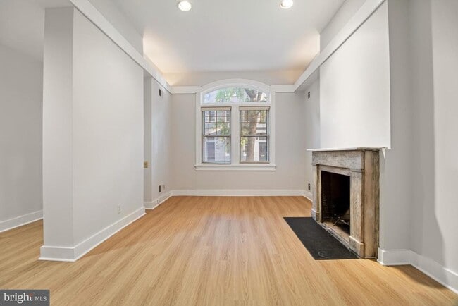 Building Photo - 1522 Swann St NW