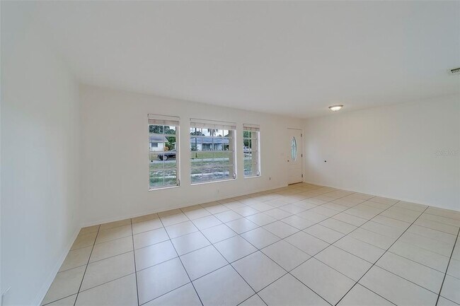 Building Photo - 649 Eastview Rd