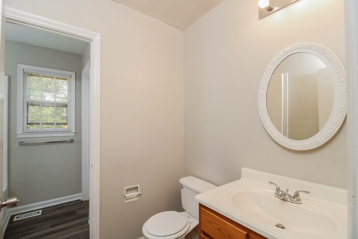 Building Photo - 1107 Edenwood Dr