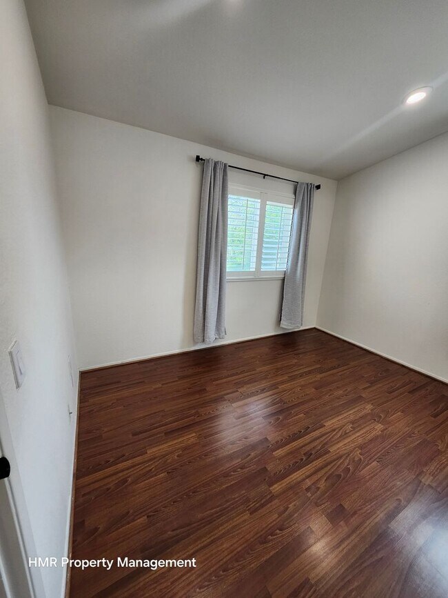 Building Photo - Coming Soon: 2beds/2bath Condo near Victoria Gardens!