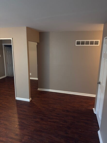 Building Photo - 2033 Bella Clare Dr