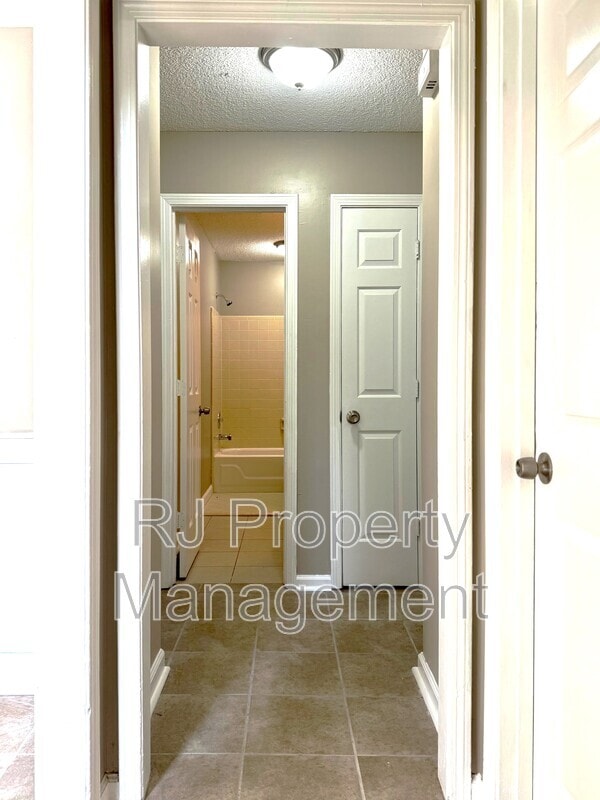 Building Photo - 4308 Ash Creek Cove