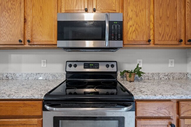 Building Photo - Fantastic 4 Bedroom, 3 Bath home near Brier Creek & RDU, Fenced-in Yard, Bonus Room, Pet Friendly!