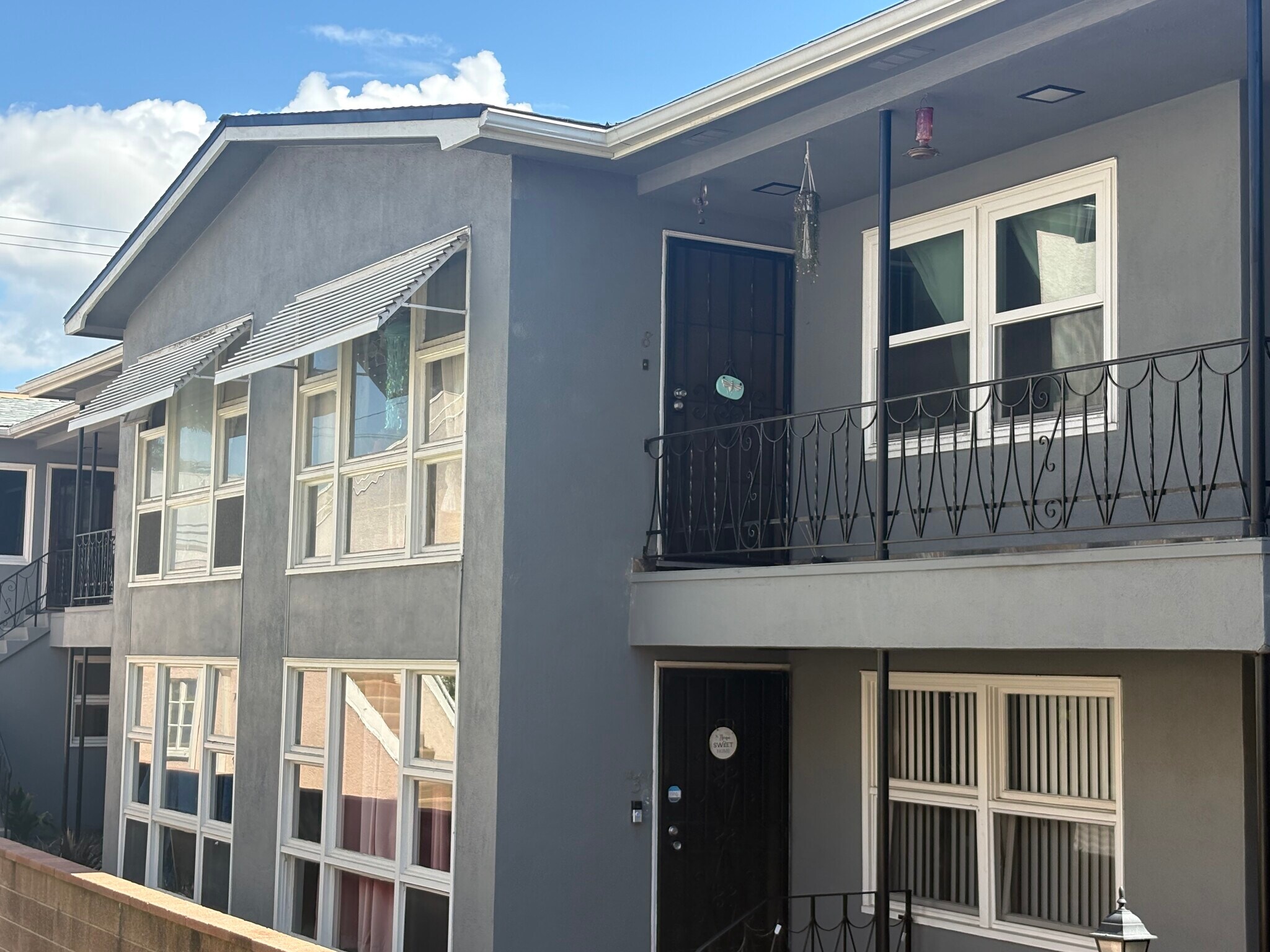 Building Photo - 933 E 1st St