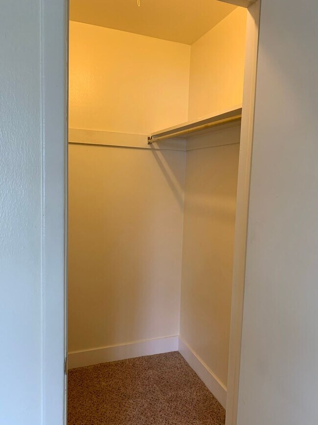 Building Photo - Affordable Condo in Martin Acres, No pet rent