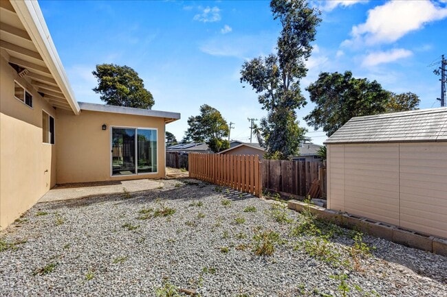 Building Photo - Upper Seaside four bedroom and two bath