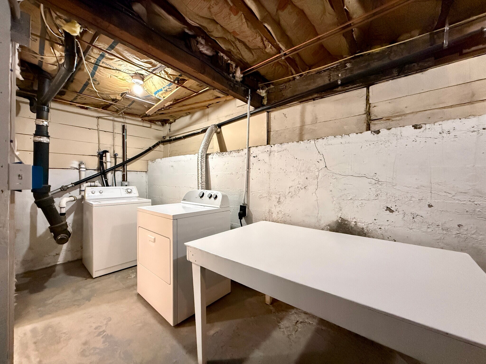 Building Photo - 909 Ouray Ave