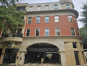 Building Photo - 560 Dutch Valley Rd NE