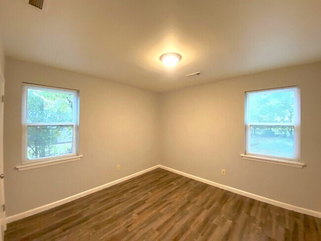 Building Photo - 2922 Hale Ave