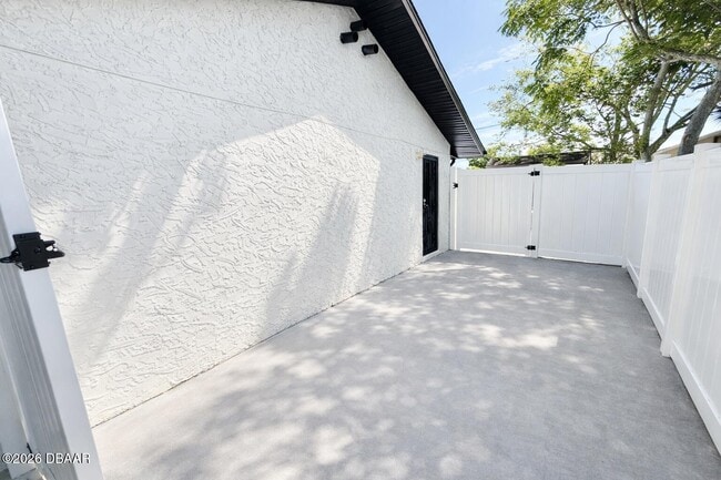 Building Photo - 929 Derbyshire Rd