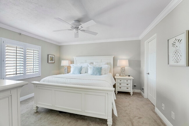 Building Photo - 275 Palm Ave