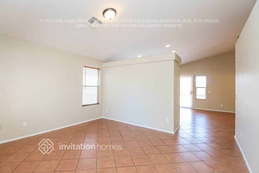 Building Photo - 2291 E Derringer Way