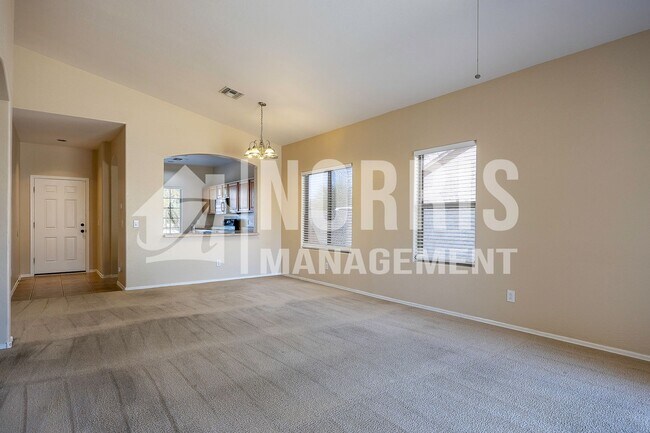 Building Photo - Great Home, Location and Move-In Ready!
