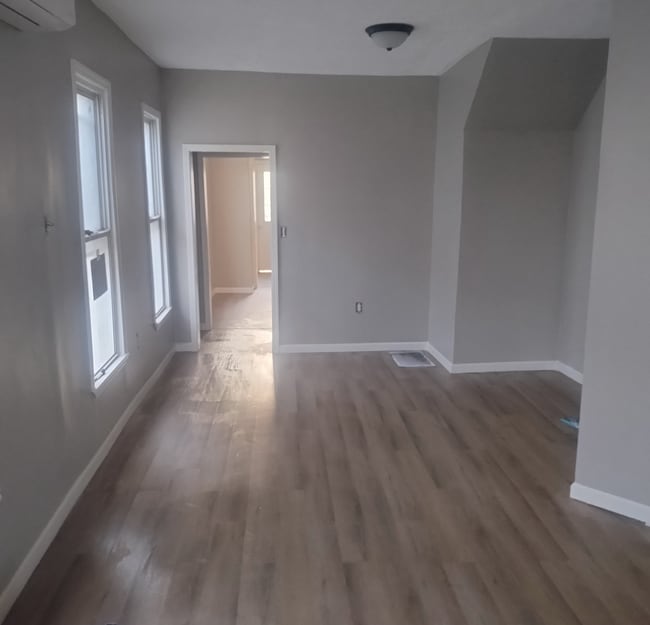 Building Photo - 525 Baltimore St