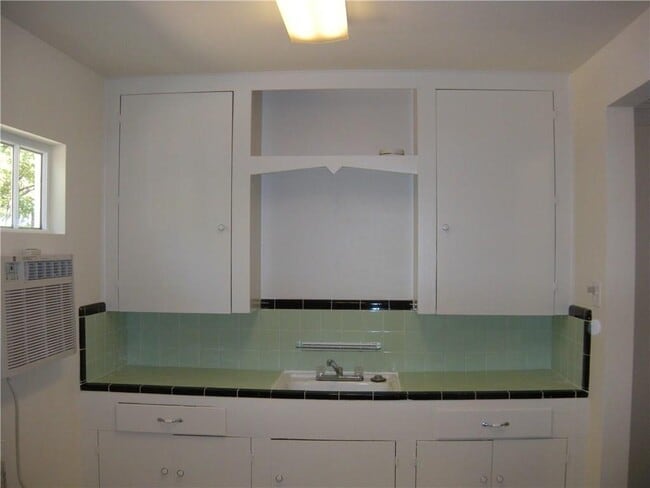 Building Photo - 1410 Romeria Dr