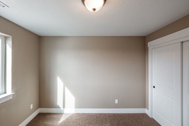 Building Photo - 270-272 Gwinn Street E