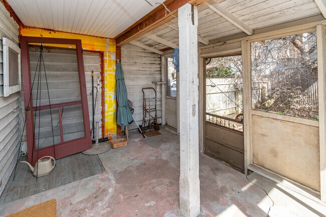 Building Photo - 45 York St