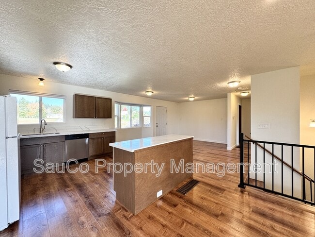 Building Photo - 21965 NW Phillips Rd