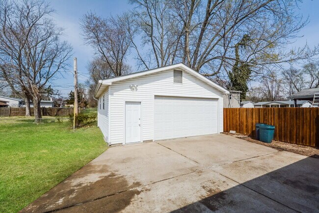 Building Photo - 760 Hazelvalley Dr