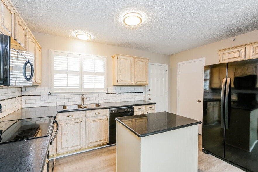 Building Photo - 920 Tennessee Trail