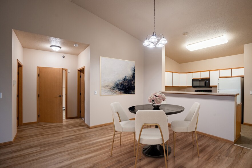 Fargo, ND West Lake Apartments | Dining - West Lake