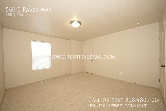 Building Photo - 560 Raven Way