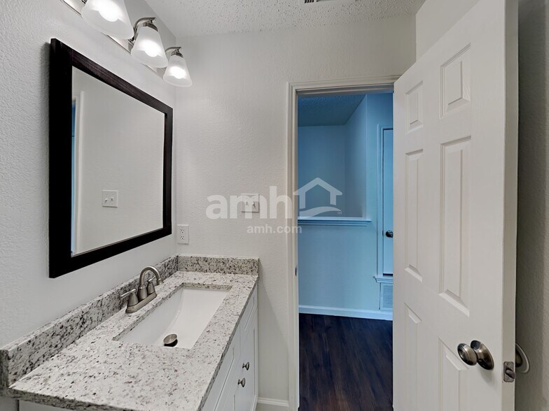 Building Photo - 10413 Woodruff Ct