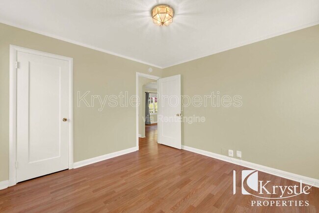 Building Photo - 549 Cedar St