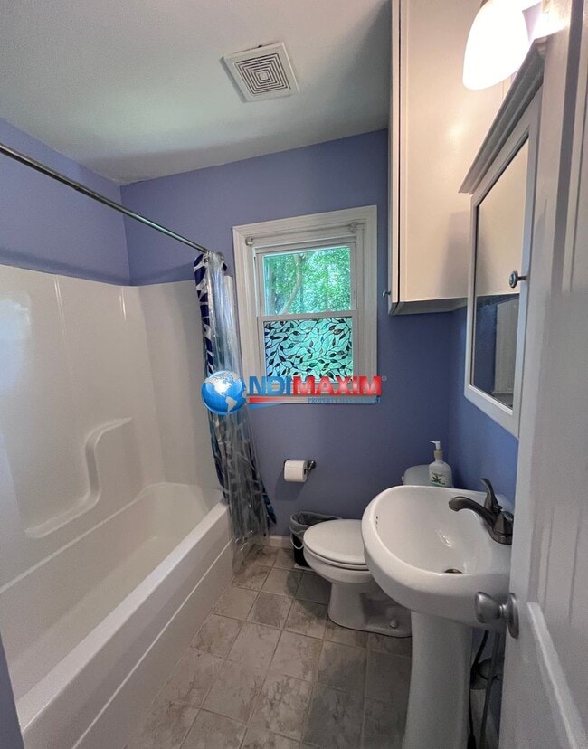 Building Photo - Cozy bungalow only 2 miles from Marietta Square